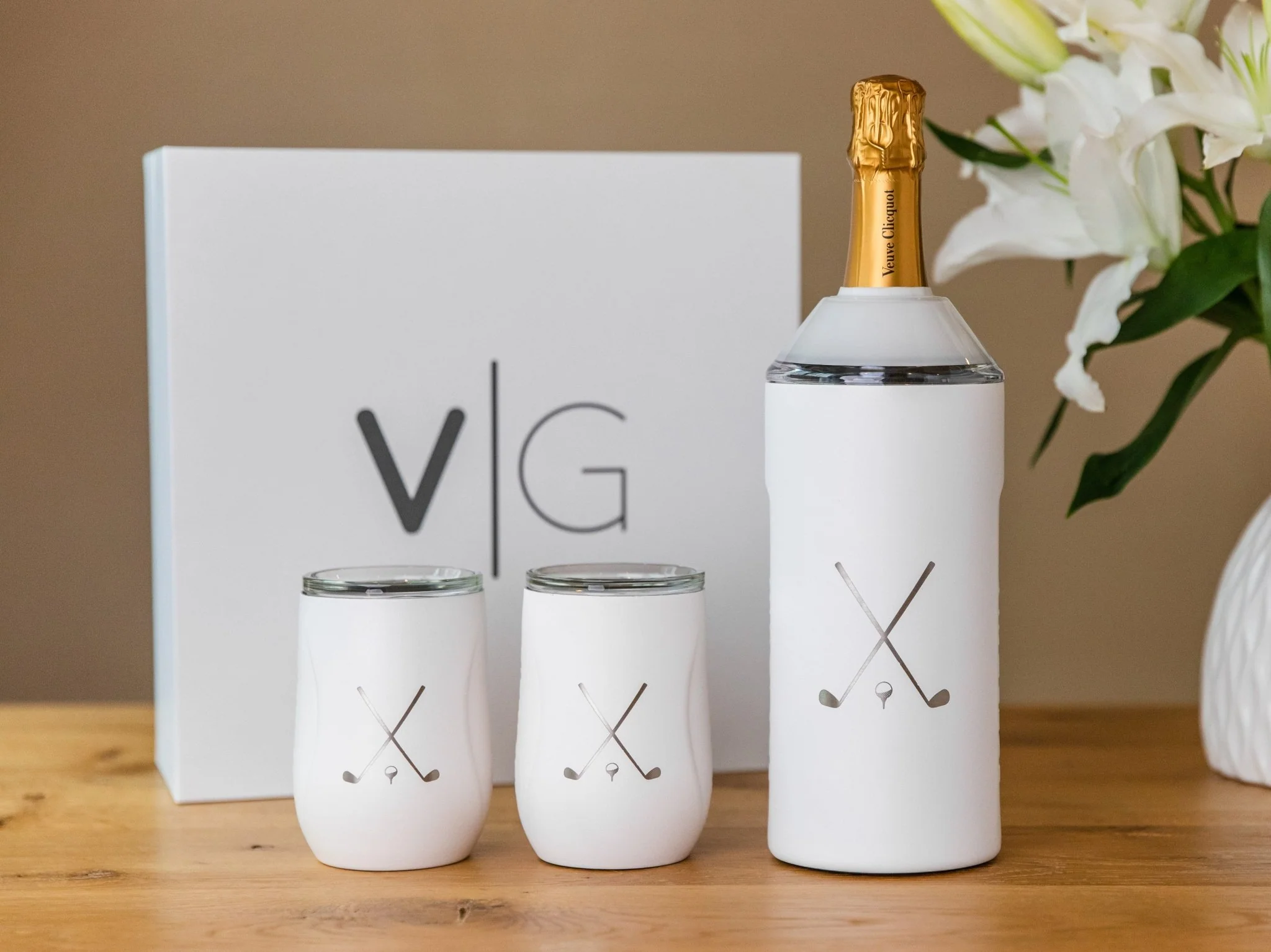 Limited Edition Golf Wine Set In White - Image 3
